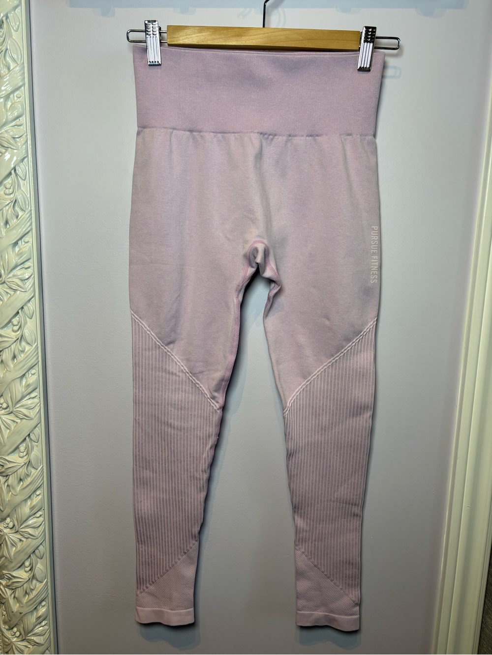 Pursue Fitness High-Waist Ribbed Athletic Leggings in Light Pink Size M